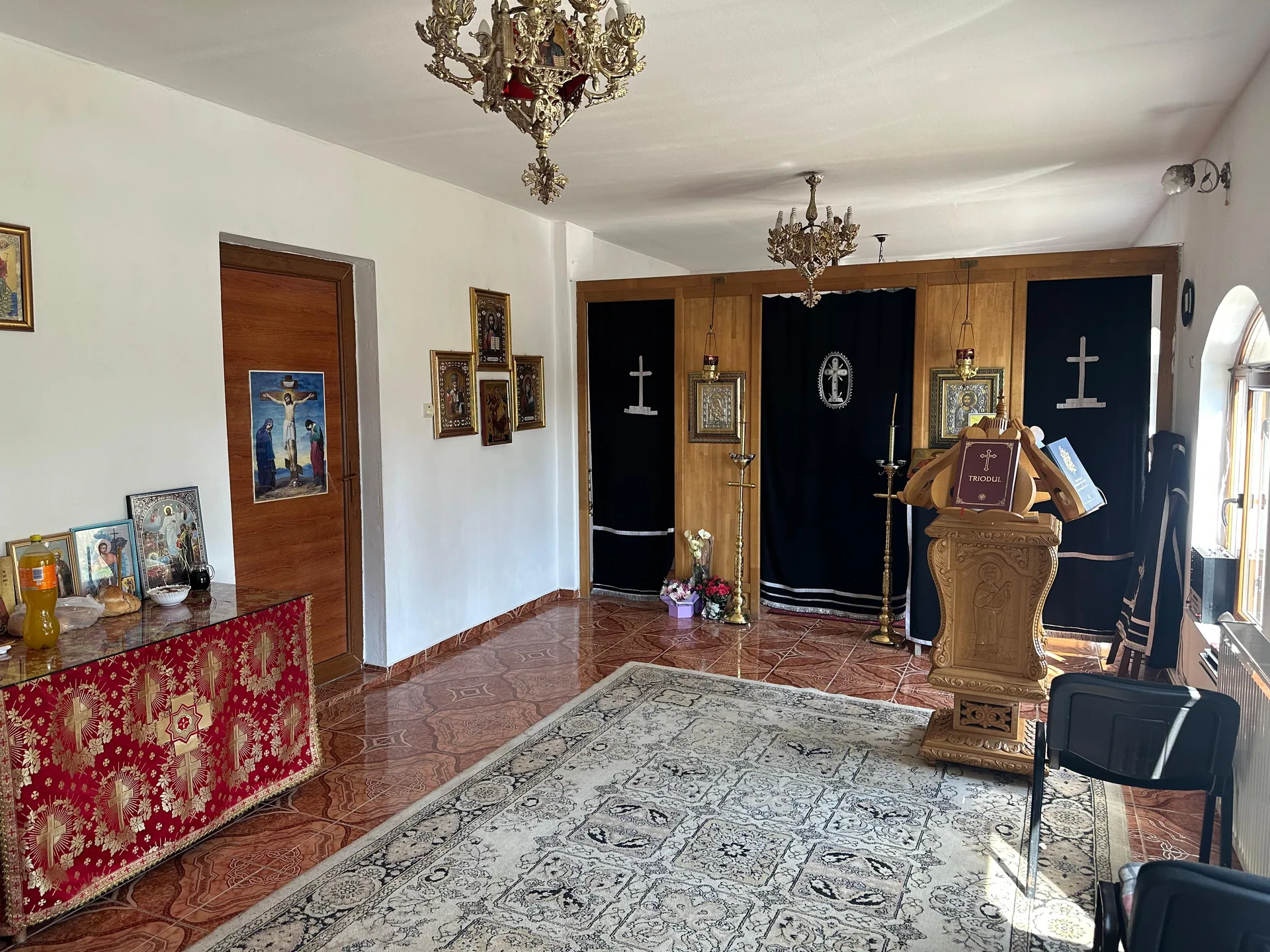 Interiorul bisericii